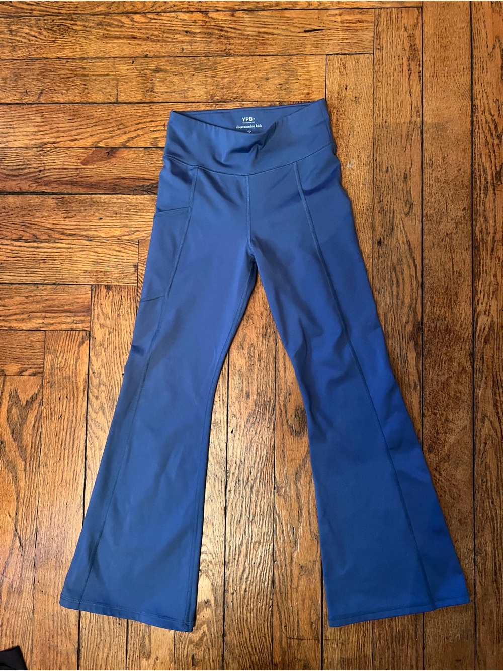 abercrombie kids blue flare leggings with side pockets never worn